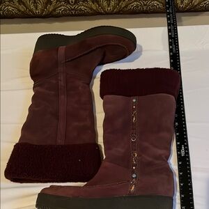 Women's size 10 Burgundy Winter Boots platform heel faux suede beaded detail
